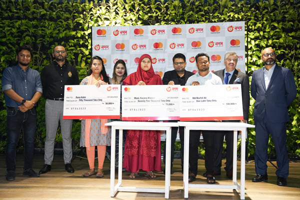 Winners receive prizes of Nagad-Mastercard Lakhpati