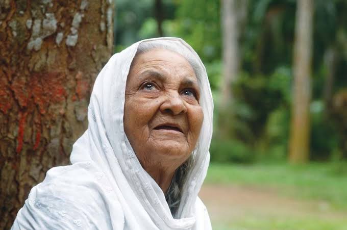 আজ বিশ্ব প্রবীণ দিবস ভরসার জায়গা হয়ে উঠেছে বৃদ্ধাশ্রমগুলো