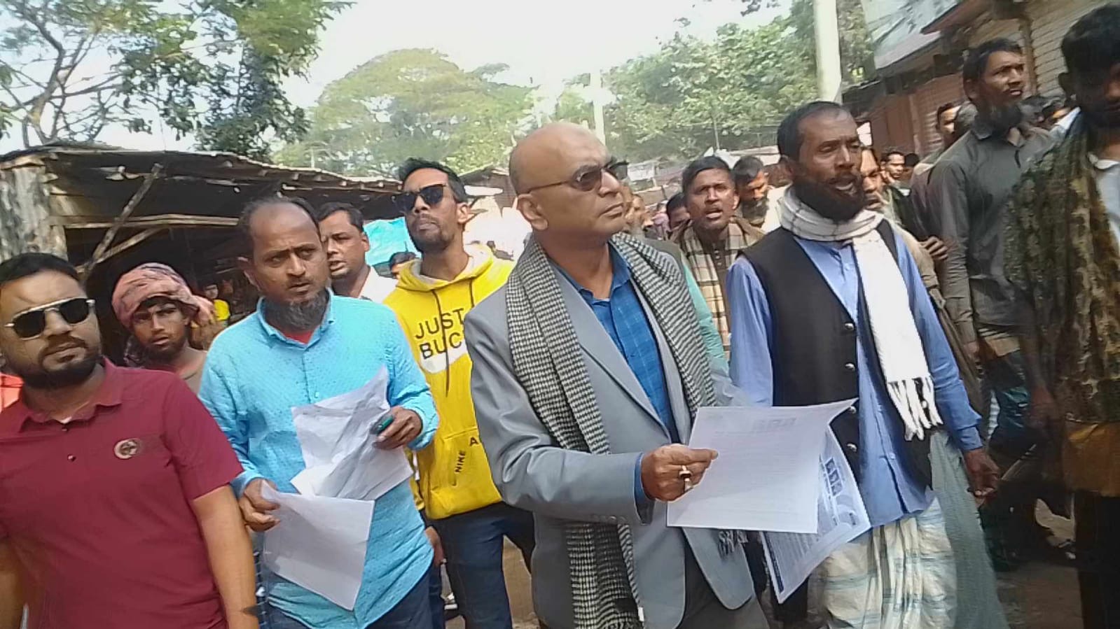 জাতীয় নির্বাচন বর্জনের আহ্বান জানিয়ে  ভোলায় বিএনপির লিফলেট বিতরণ