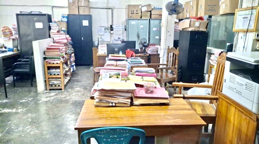 গণছুটিতে পল্লী বিদ্যুৎ কর্মকর্তা-কর্মচারীরা, সরকারের ২৪ ঘণ্টার আল্টিমেটাম