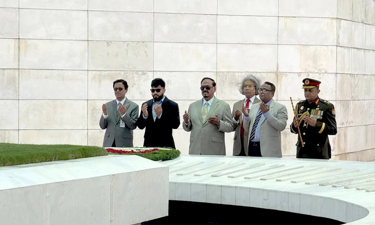 শহীদ রাষ্ট্রপতি জিয়াউর রহমান ও খালেদা জিয়ার সমাধিতে ভারপ্রাপ্ত রাষ্ট্রপতির শ্রদ্ধা